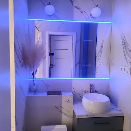 Blue Luxury تارنوف